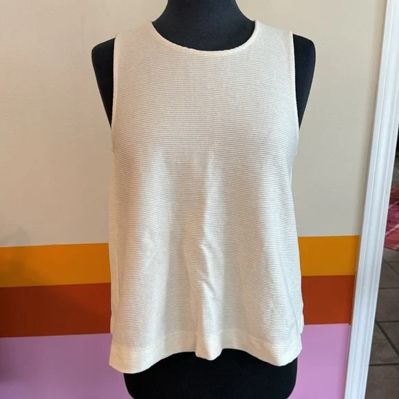 Madewell Texture & Thread Split-Back Shell Top . - Picture 6 of 9